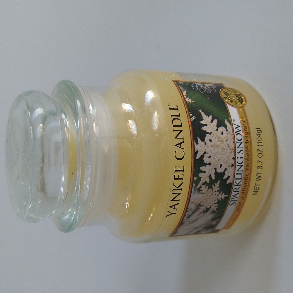 Yankee Candle SPARKLING SNOW Small 3.7 oz Jar Candle